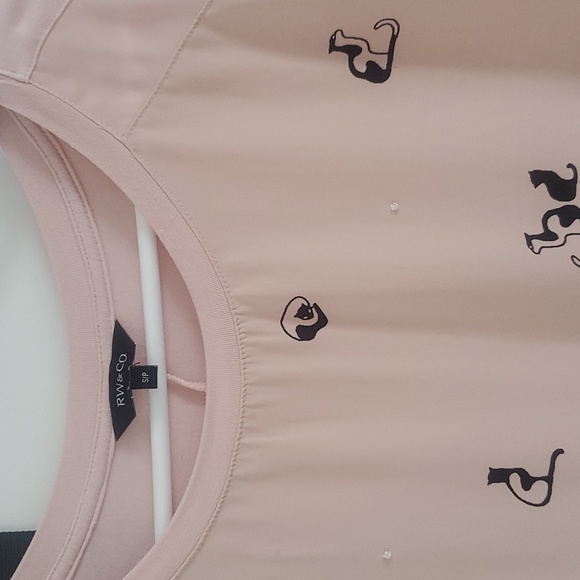 🎉2 for $15🎉 RW&Co. Pink Cat Blouse - Picture 2 of 5